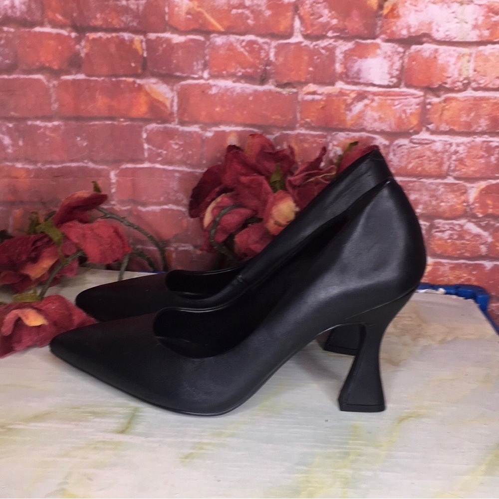 Steve Madden Black Leather Granny Pumps